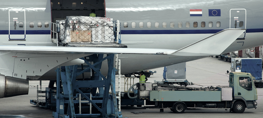 Loading dangerous goods onto aircraft
